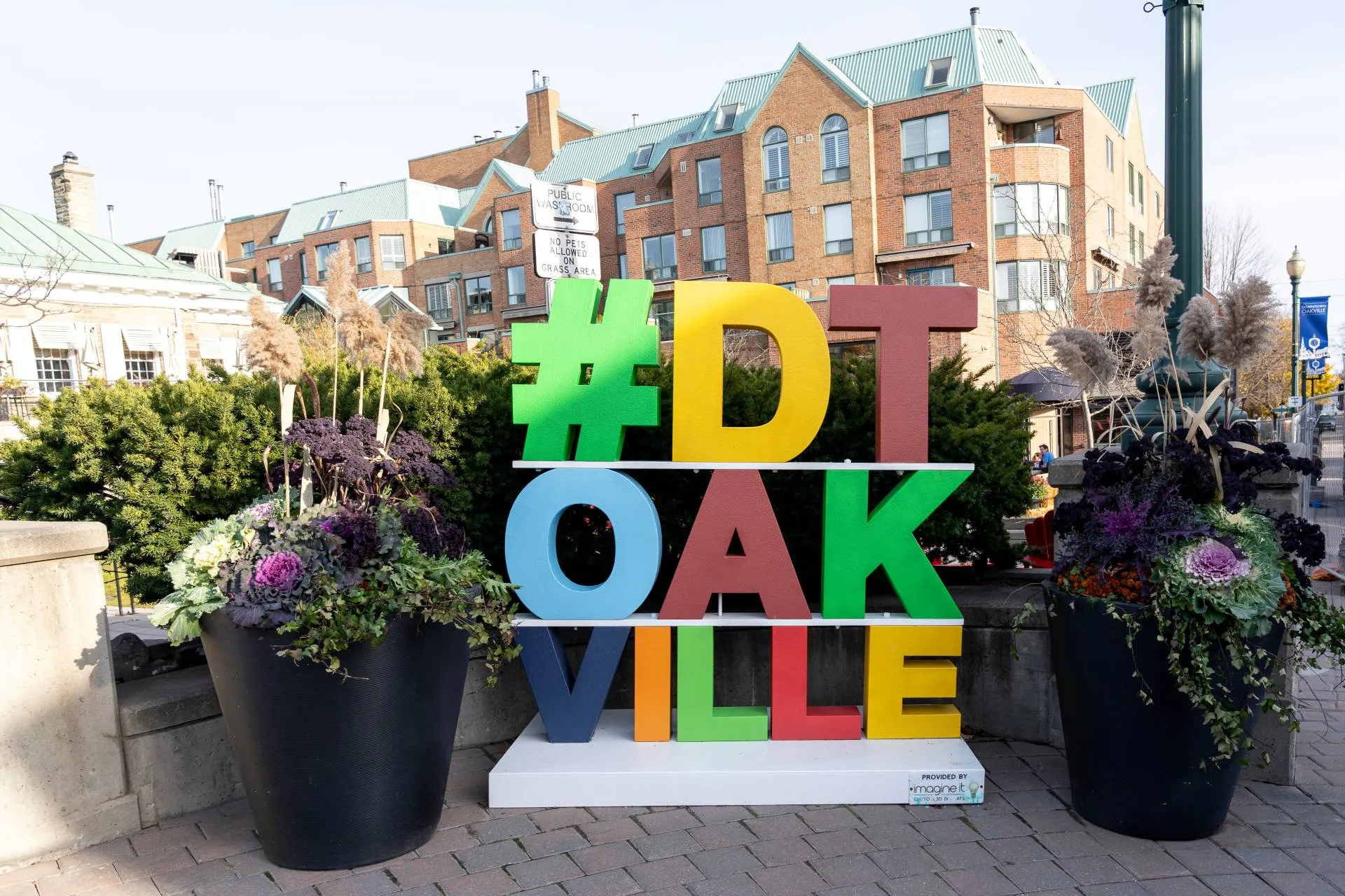 Downtown Oakville signage marking the local market this page covers